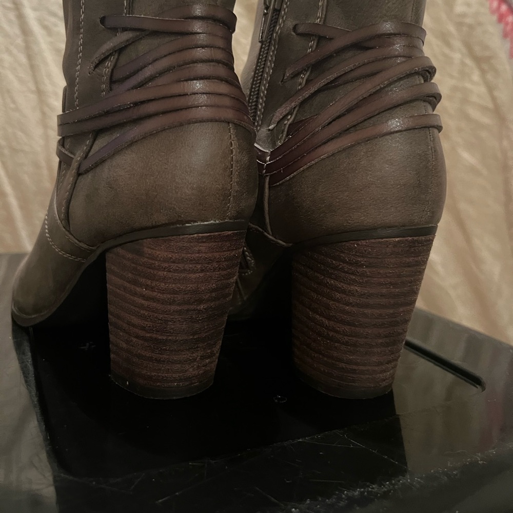 Booties. - Picture 7 of 12